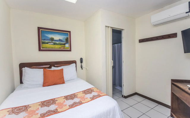 Berlor Airport Inn