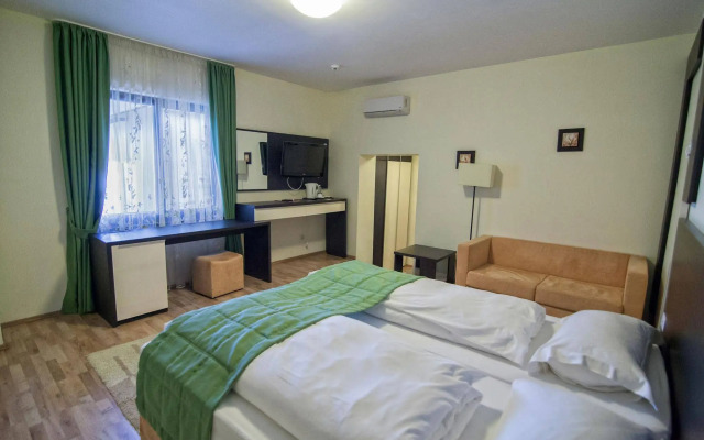 Armonia by Aristocratis