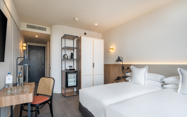LIVVO Lumm Hotel 
