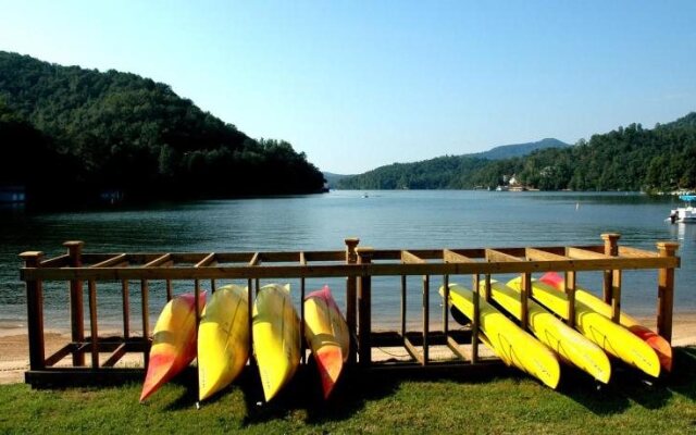 Rumbling Bald Resort