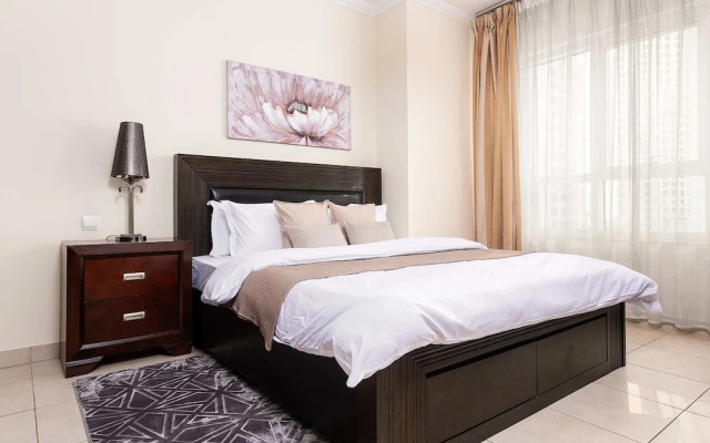 Premium stay at Marina Quay West