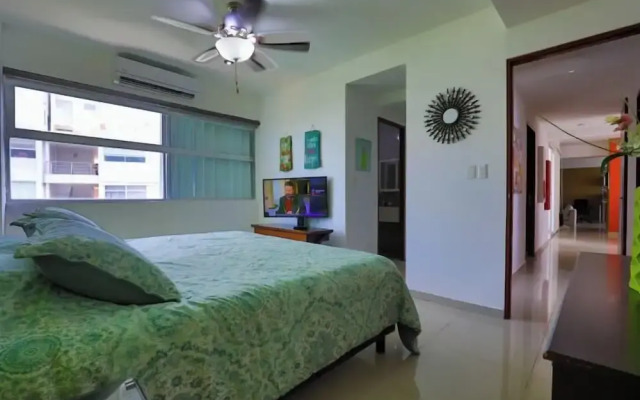 Spacious Condo with Gym & Pool Cancun