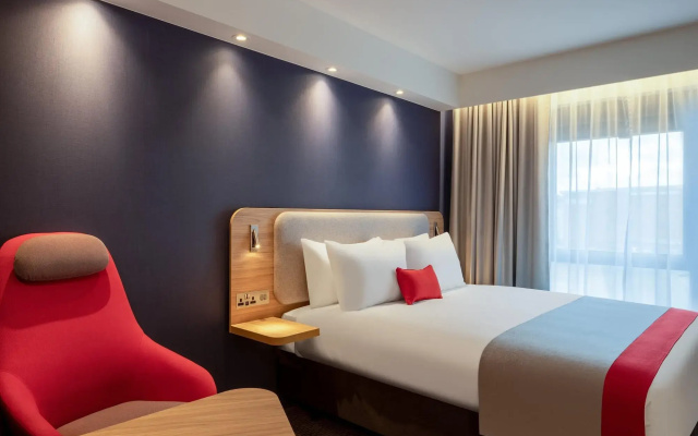 Holiday Inn Express Cambridge West Cambourne by IHG