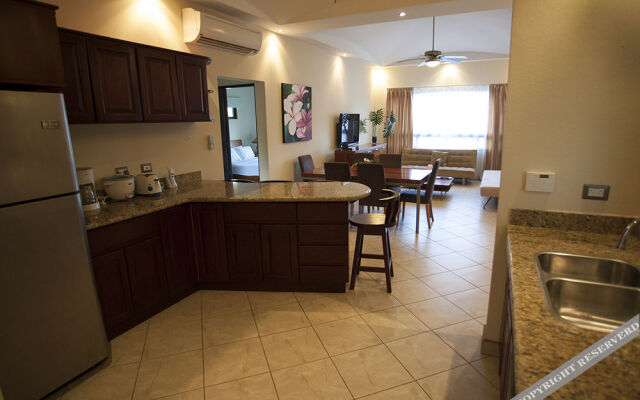 The Oaks Tamarindo Condominiums 200 mbs Internet
