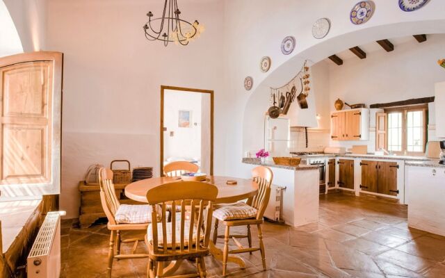 Completely Restored Beautiful 250-year-old Authentic Farm