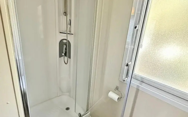 Luxury Caravan on Family Park Near Bournemouth