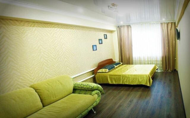 Dobrye Sutki Apartment on Merlina 20