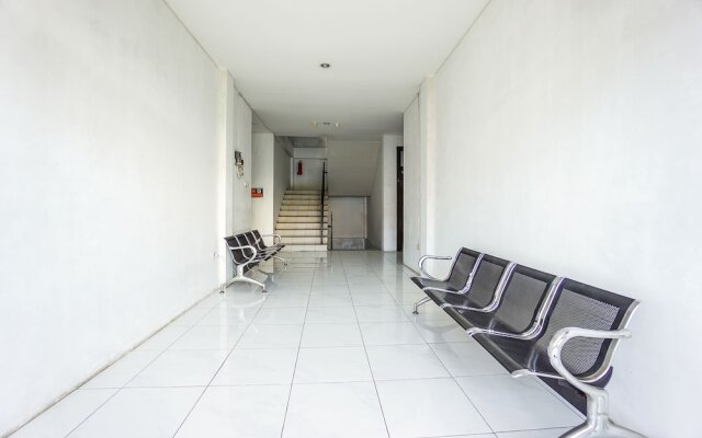 Edward Residence Malalayang by OYO Rooms