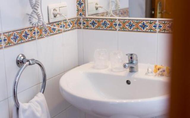 Hostal Residencia Mena