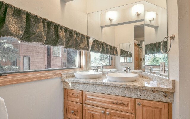 Tennis Townhomes 1319