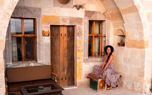 Seki Cave Suites