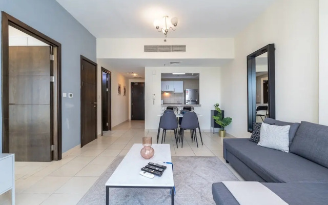 Refined 1BR Retreat in The Point Tower - Marina