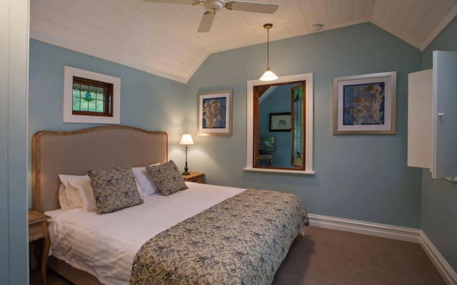 Oak Tree Lodge