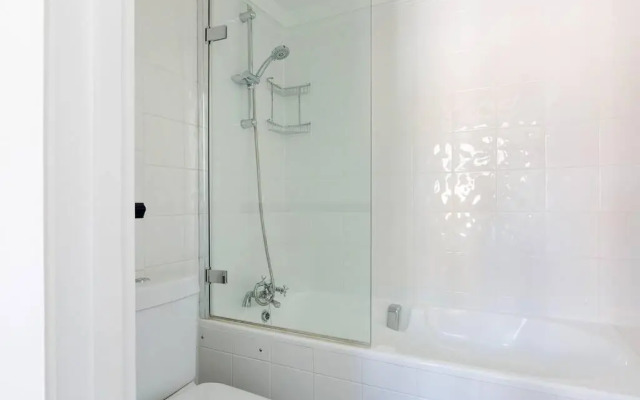 Spacious 3 bedroom flat with terrace