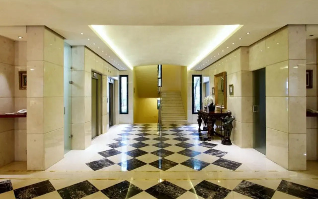 Promenade Hotel