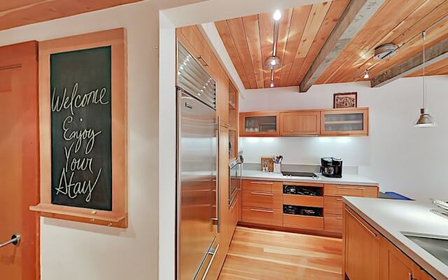 15tru2ag 3 Bedroom Condo