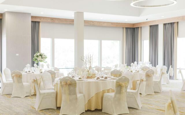 DoubleTree by Hilton Pomona