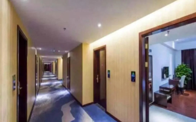 Yingjiang River Bian Chui Hotel