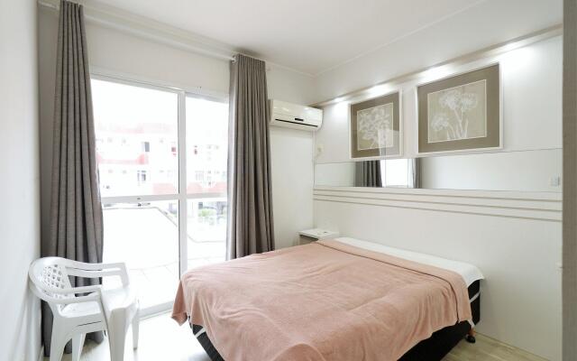 Lindo apartamento frente piscina com wi-fi - HB19F