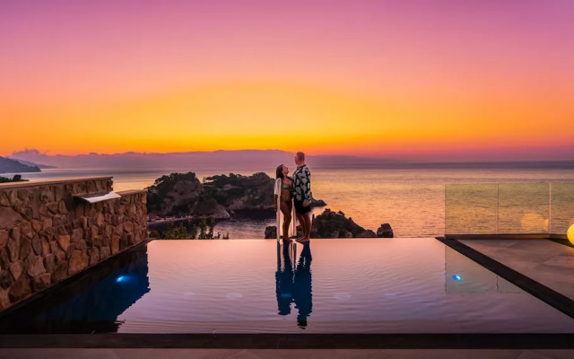 Isola Bella Infinity Suites