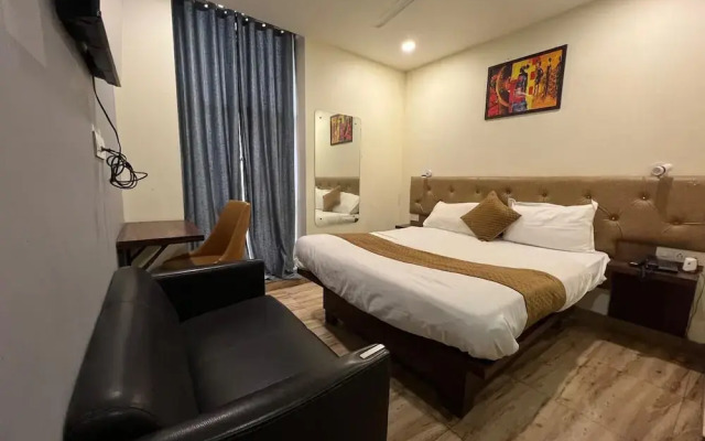 Hotel The Mall Inn by MNG Rooms