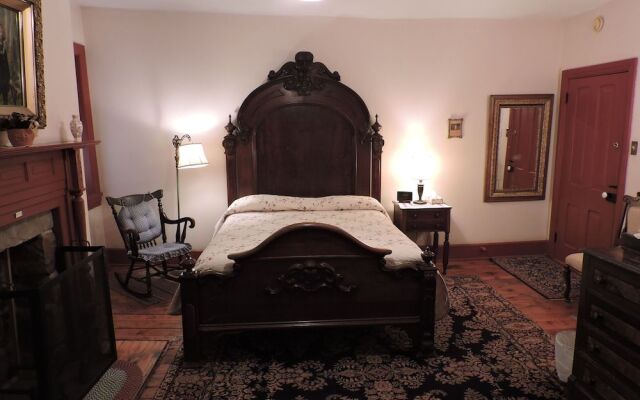 The Noon-Collins Inn