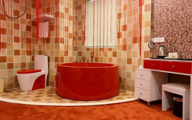 Super 8 Chuangzhou Train Station North Square