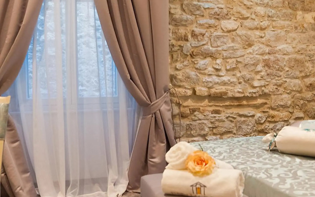 Antique Split Luxury Rooms