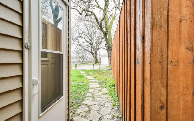 8 Mi to Chicago: Oak Park Home w/ Fenced Backyard!