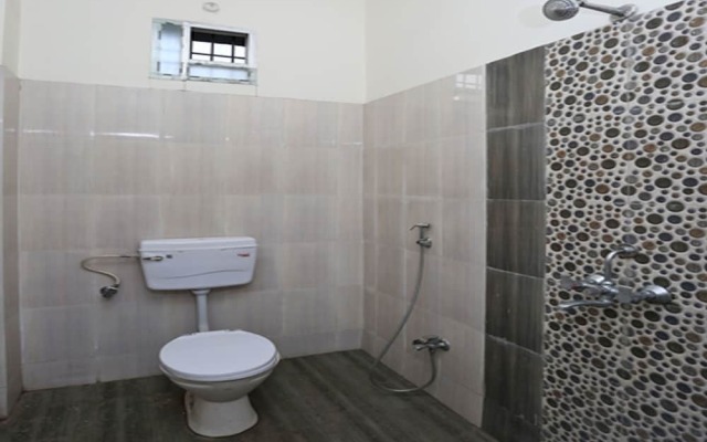 OYO 12376 Hotel Dhanraj