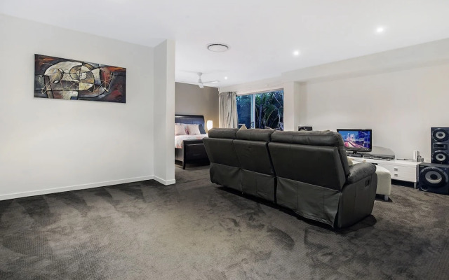 Amalfi Executive 5 Bedroom Home