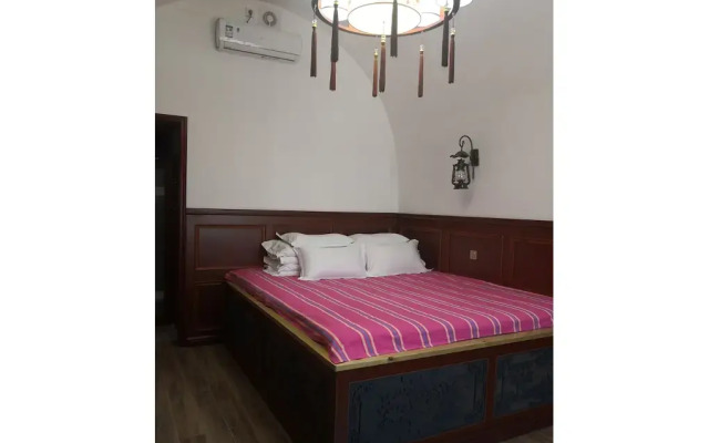 Cave Courtyard Homestay