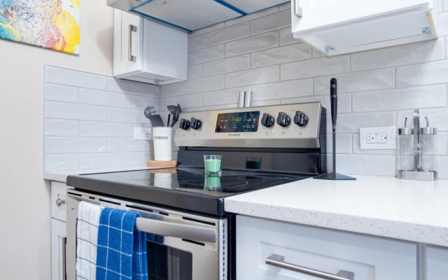 Gorgeous 2Br Condo w Parking Patio Coffee