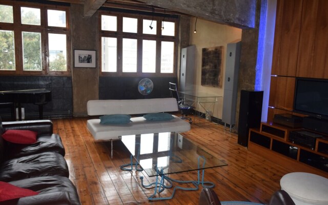 Spacious 1 Bedroom Apartment in Central Business District