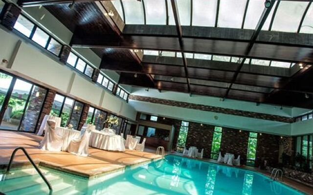 Nichols Village Hotel and Spa