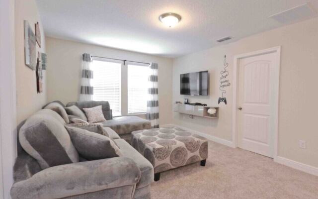 5361 Oakbourne Avenue 6 Bedroom Home