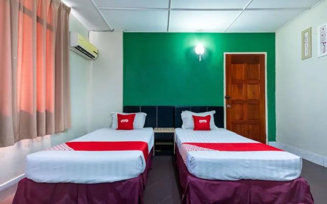 OYO 89997 Kurnia Hotel