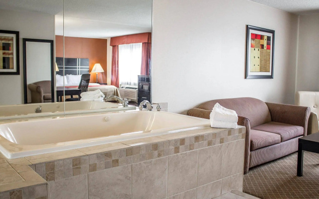 Howard Johnson by Wyndham Columbus State Fairgrounds I-71