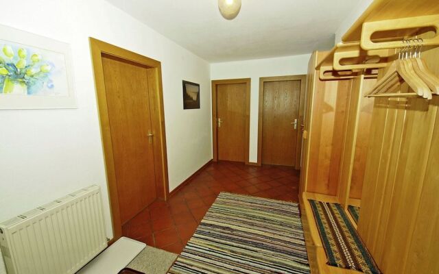Cozy Apartment In Oberperfuss Near Ski Area