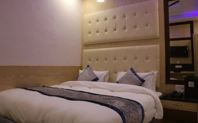 Check In Room Chuna Mandi