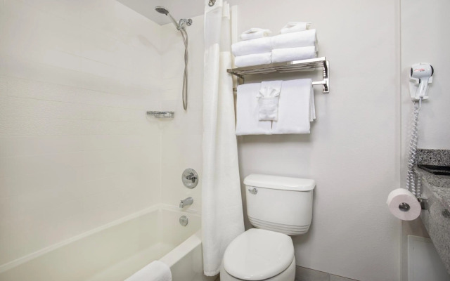 Quality Inn and Suites Winnipeg