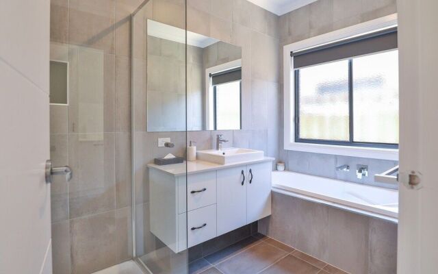 Indulge Luxury Homes - Dockside Marina