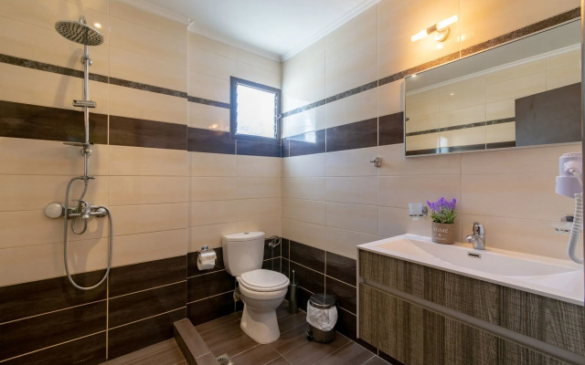 Akis Villa Studios & Apartments with Pool