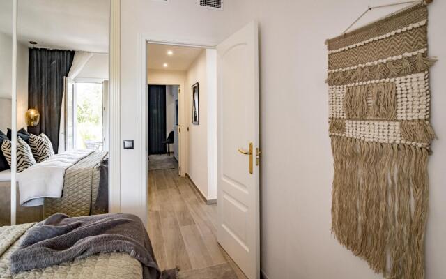 PR - Stunning flat front line beach Puerto Banus