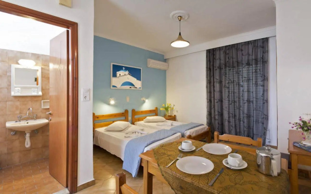 Yannis Yard Studios and Apartments