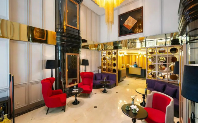 Le Premier Hotel & Rooftop Bar