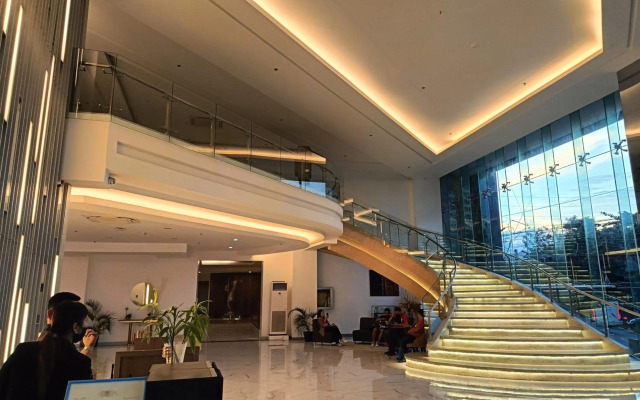The Golden Peak Hotel & Suites powered by Cocotel