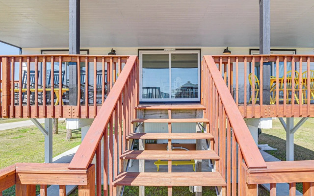 Pet-friendly Galveston Home: Walk to Beaches!