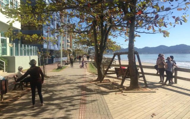 Apartamento em Meia Praia
