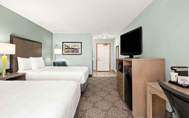 La Quinta Inn & Suites by Wyndham Newport